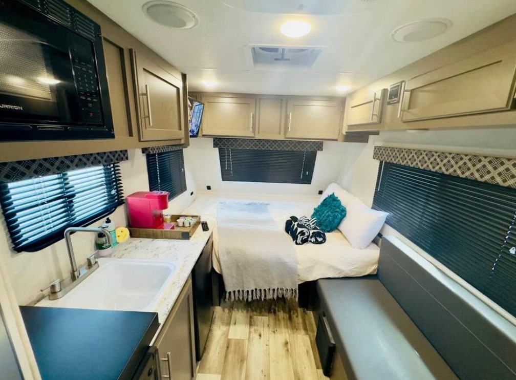 Suite 4 · interior overview